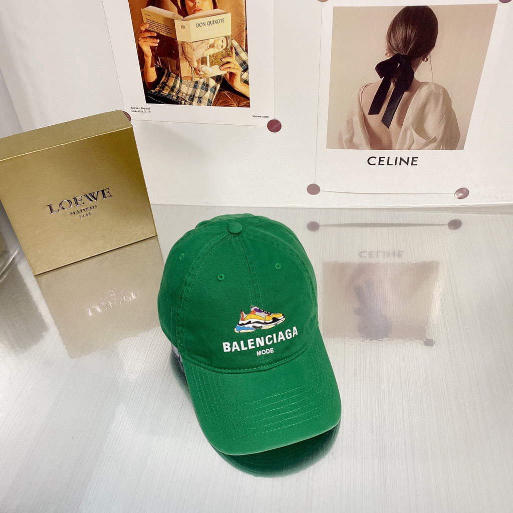 Balenciaga 529192310 Cap black white Classic Baseball Cap with Balenciaga embroidered logo B990041 Balenciaga 529192310 Cap Black White Classic Baseball Cap With Balenciaga Embroidered Logo B990041