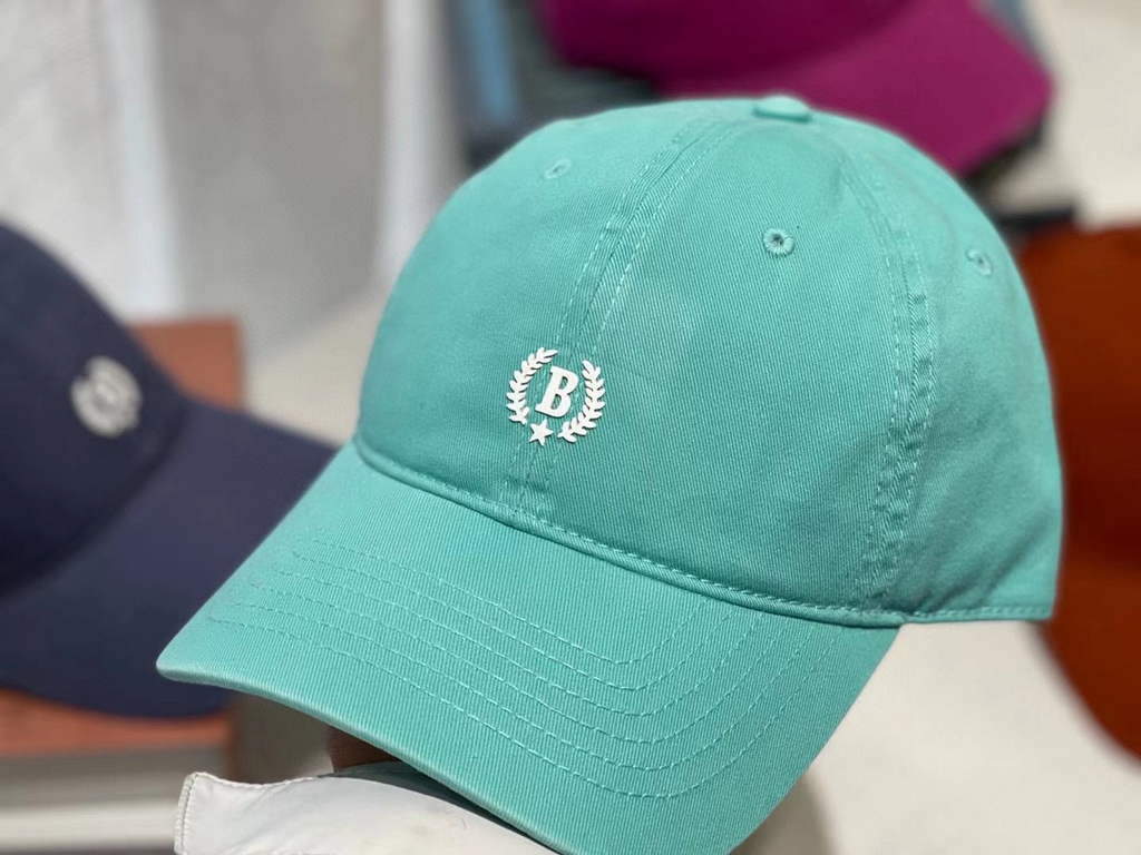 Balenciaga 529192310 Cap black white Classic Baseball Cap with Balenciaga embroidered logo B990046 Balenciaga 529192310 Cap Black White Classic Baseball Cap With Balenciaga Embroidered Logo B990046