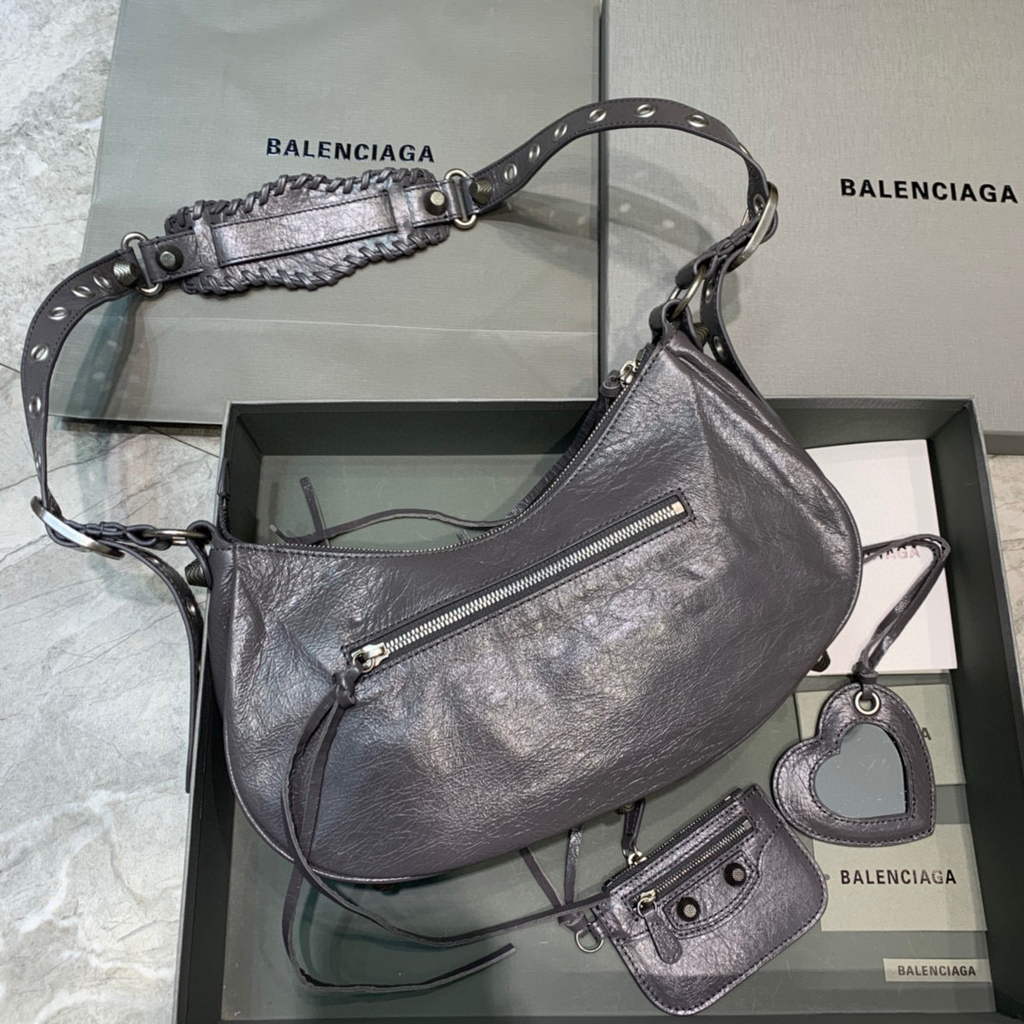 Balenciaga 67130723 Women’s Le Cagole Small Shoulder Bag Arena lambskin In Grey Balenciaga 67130723 Women’s Le Cagole Small Shoulder Bag Arena Lambskin In Grey