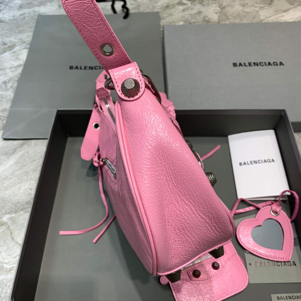 Balenciaga 67130723 Women’s Le Cagole Small Shoulder Bag Arena lambskin In Pink Balenciaga 67130723 Women’s Le Cagole Small Shoulder Bag Arena Lambskin In Pink
