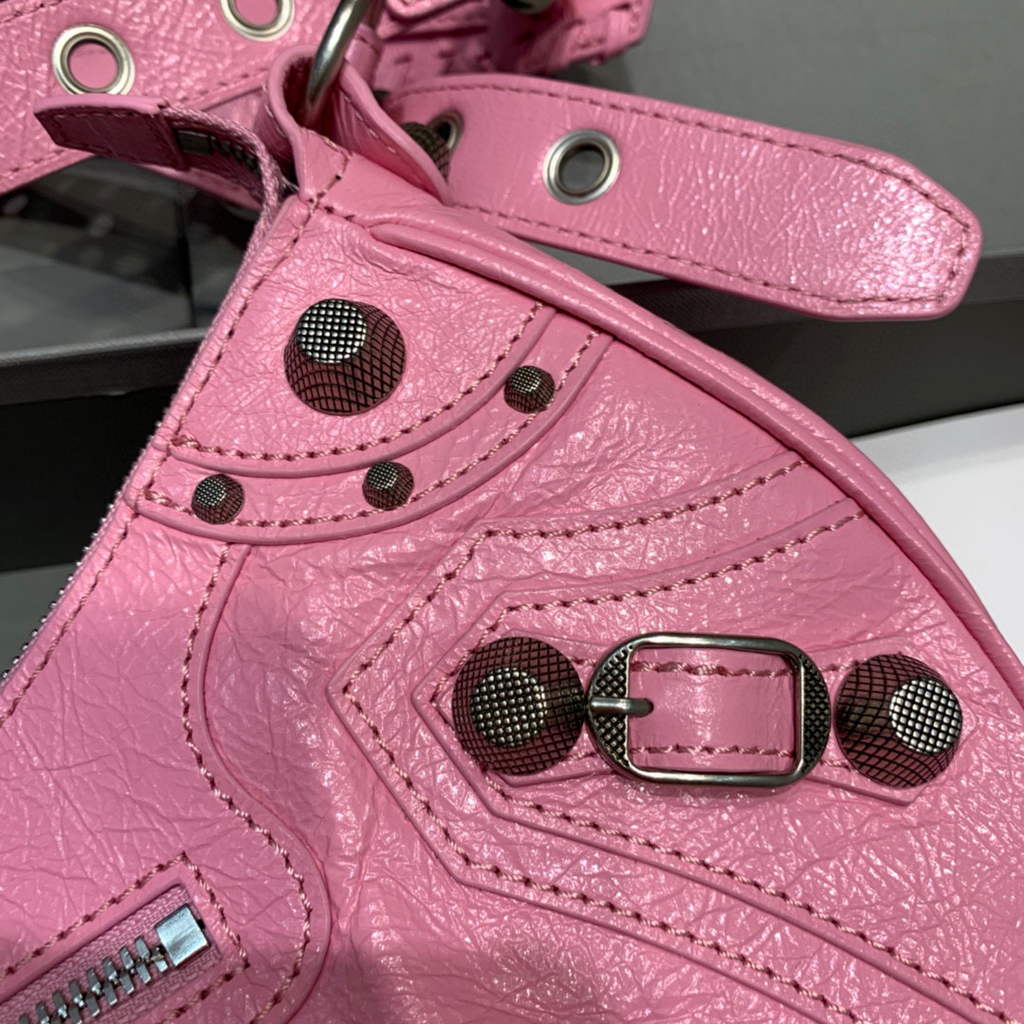 Balenciaga 67130723 Women’s Le Cagole Small Shoulder Bag Arena lambskin In Pink Balenciaga 67130723 Women’s Le Cagole Small Shoulder Bag Arena Lambskin In Pink