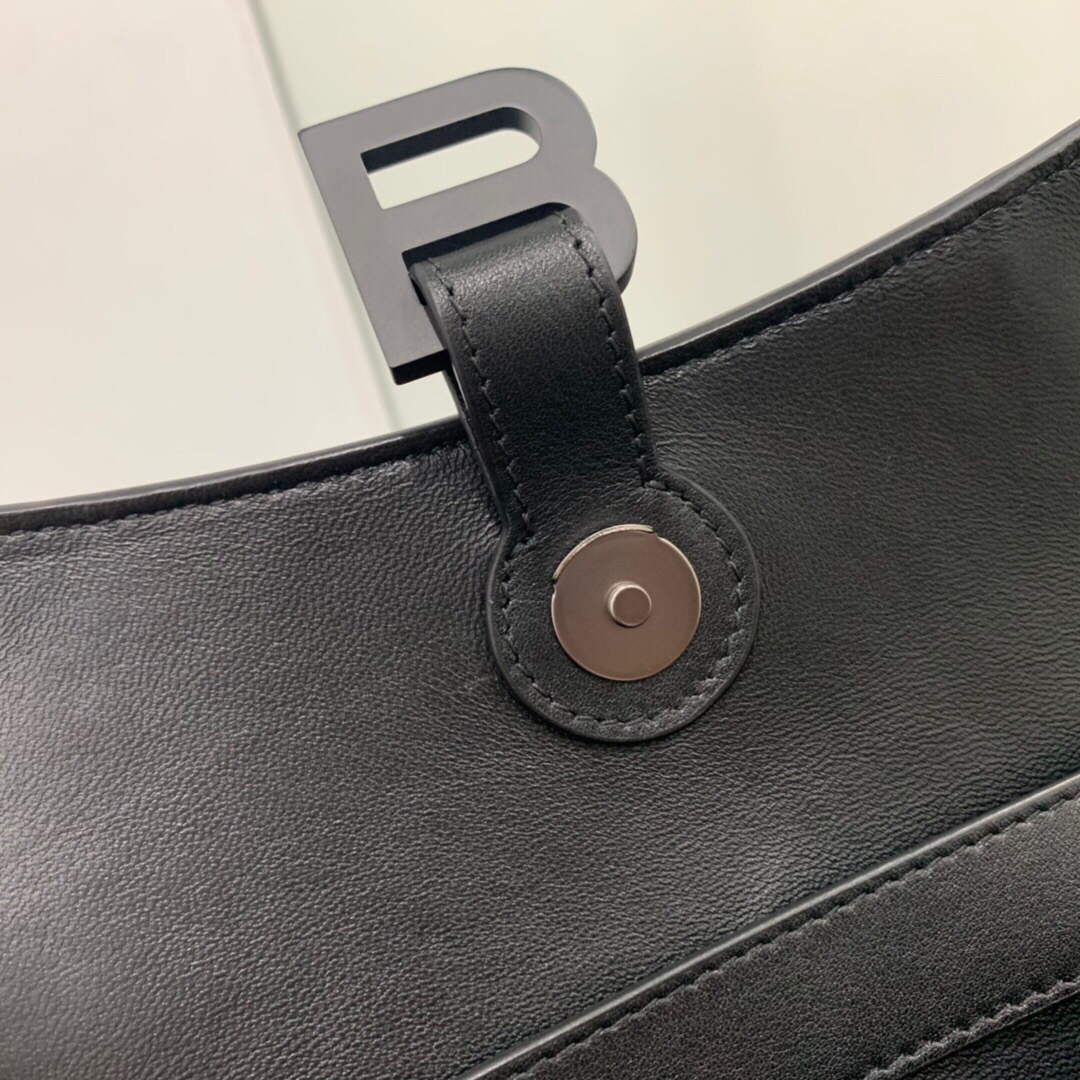 Balenciaga 671355 Women’s Downtown XS Shoulder Bag Black buckle Balenciaga 671355 Women’s Downtown Xs Shoulder Bag Black Buckle
