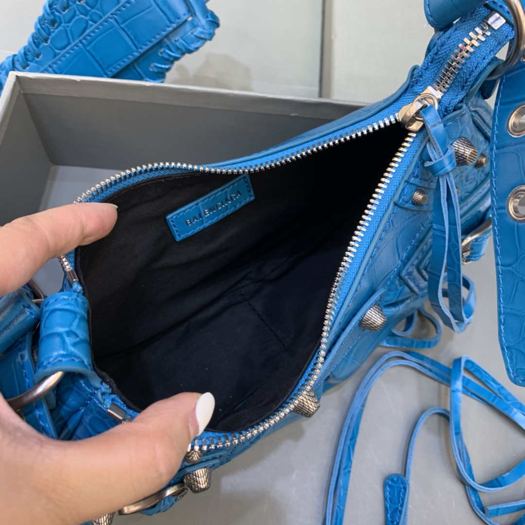 Balenciaga 700940210 Women’s Neo Cagole XS Handbag in Crocodile Embossed Blue Balenciaga 700940210 Women’s Neo Cagole Xs Handbag In Crocodile Embossed Blue