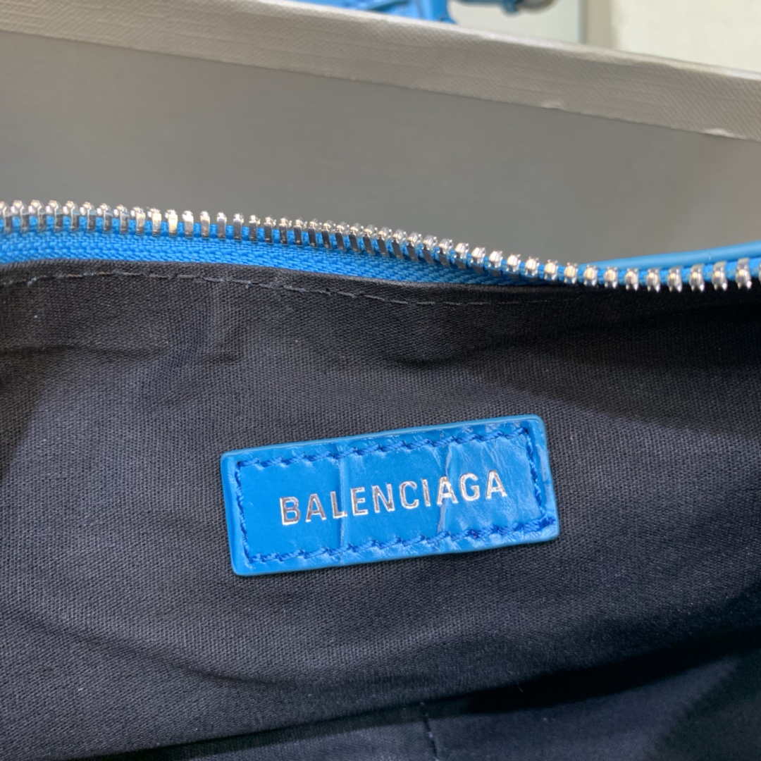 Balenciaga 700940210 Women’s Neo Cagole XS Handbag in Crocodile Embossed Blue Balenciaga 700940210 Women’s Neo Cagole Xs Handbag In Crocodile Embossed Blue