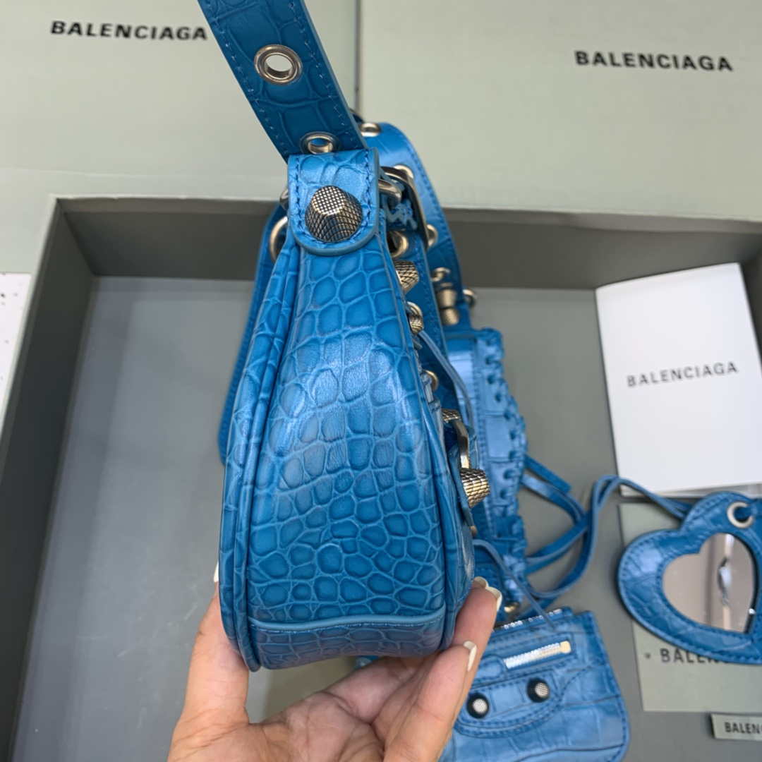 Balenciaga 700940210 Women’s Neo Cagole XS Handbag in Crocodile Embossed Blue Balenciaga 700940210 Women’s Neo Cagole Xs Handbag In Crocodile Embossed Blue