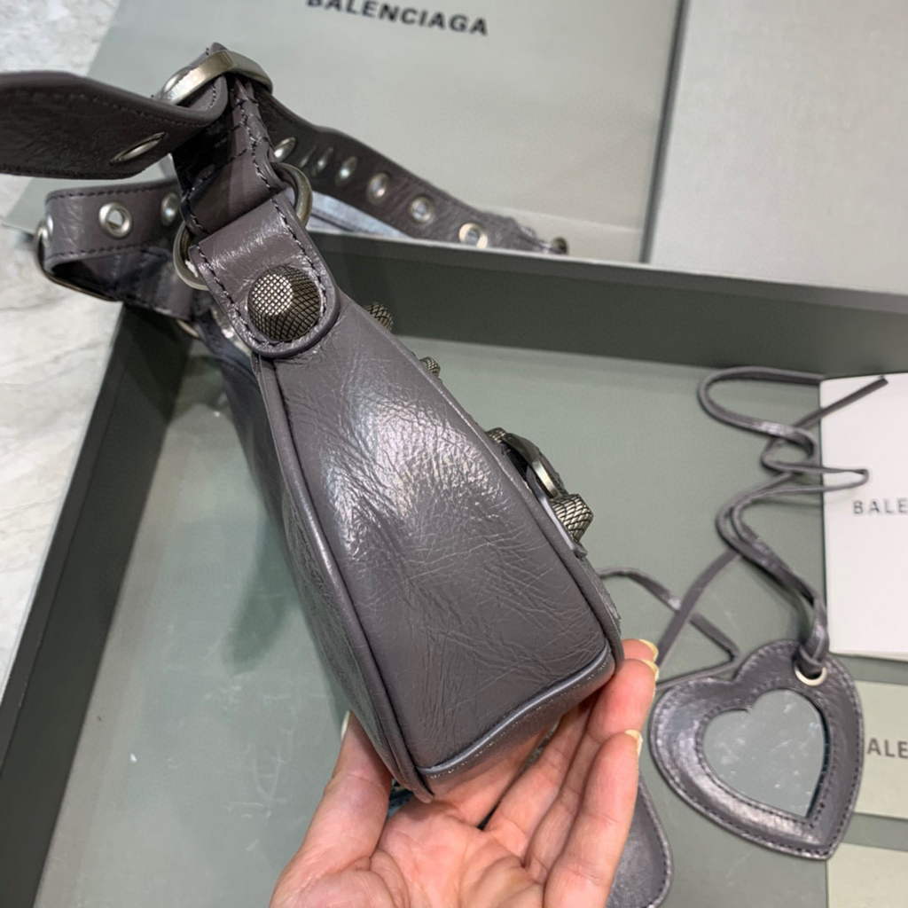 Balenciaga 700940210 Women’s Neo Cagole XS Handbag in Grey Arena lambskin Balenciaga 700940210 Women’s Neo Cagole Xs Handbag In Grey Arena Lambskin