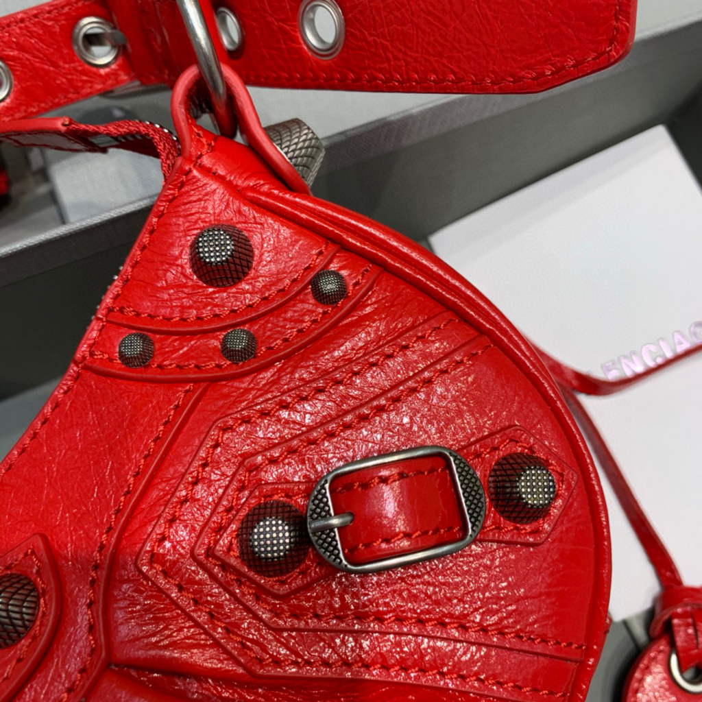 Balenciaga 700940210 Women’s Neo Cagole XS Handbag in Red Arena lambskin Balenciaga 700940210 Women’s Neo Cagole Xs Handbag In Red Arena Lambskin