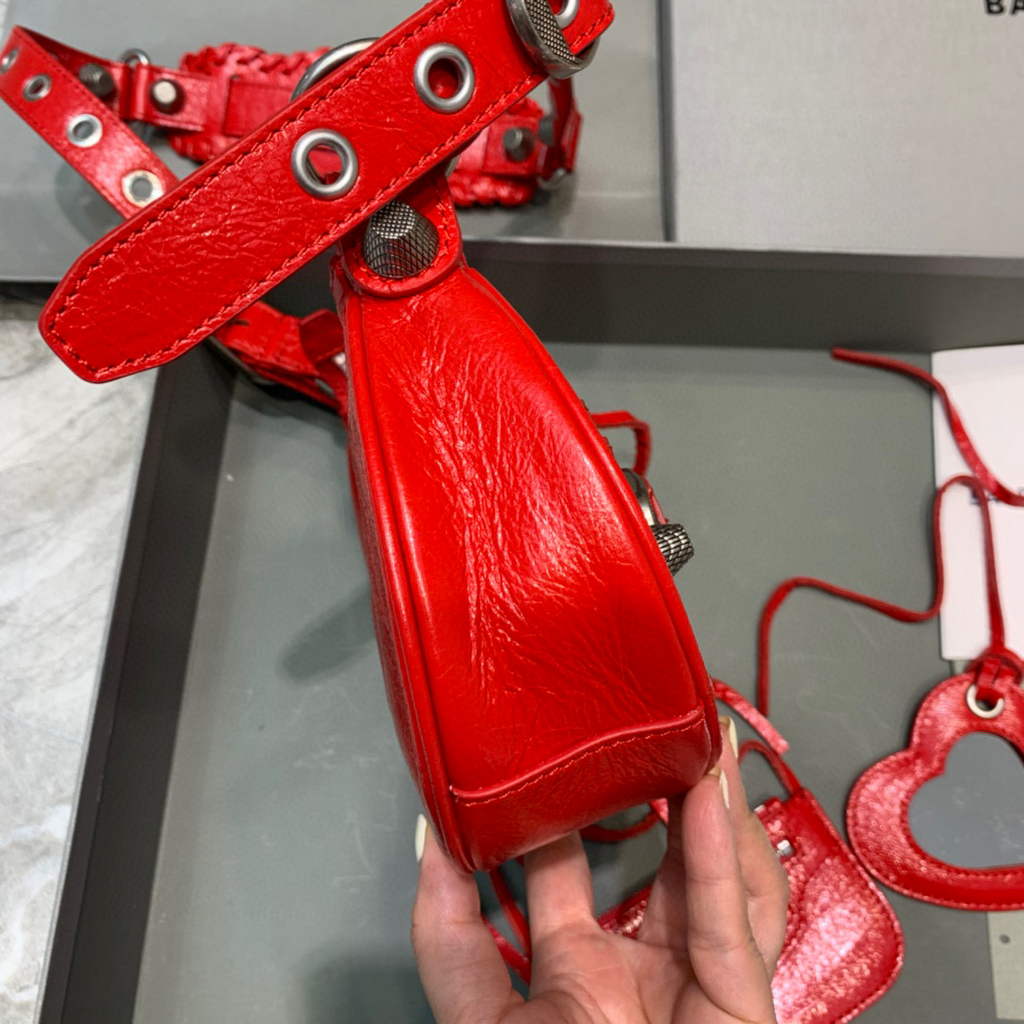 Balenciaga 700940210 Women’s Neo Cagole XS Handbag in Red Arena lambskin Balenciaga 700940210 Women’s Neo Cagole Xs Handbag In Red Arena Lambskin