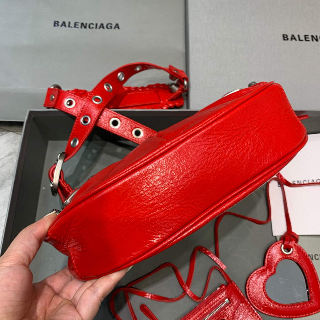 Balenciaga 700940210 Women’s Neo Cagole XS Handbag in Red Arena lambskin Balenciaga 700940210 Women’s Neo Cagole Xs Handbag In Red Arena Lambskin