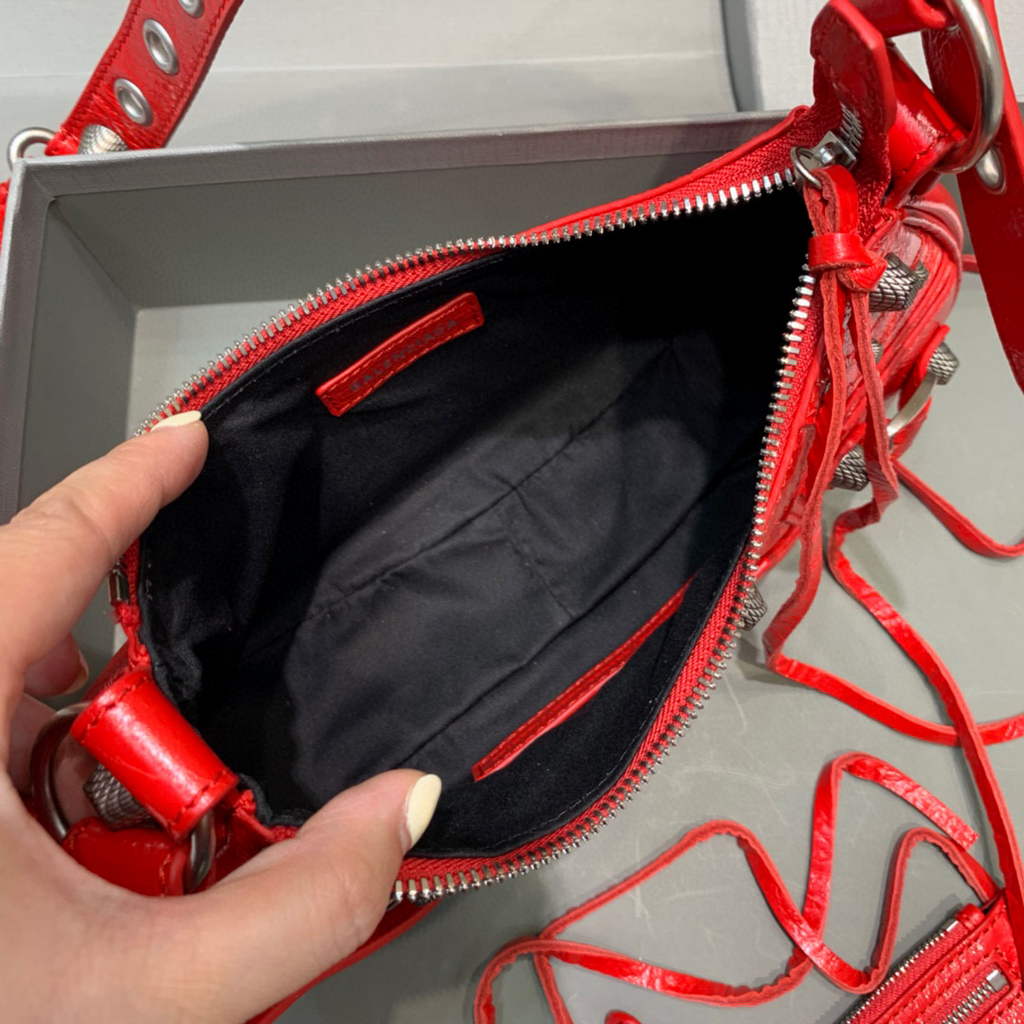 Balenciaga 700940210 Women’s Neo Cagole XS Handbag in Red Arena lambskin Balenciaga 700940210 Women’s Neo Cagole Xs Handbag In Red Arena Lambskin
