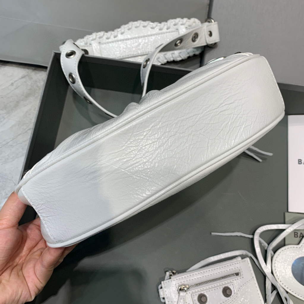 Balenciaga 700940210 Women’s Neo Cagole XS Handbag in White Arena lambskin Balenciaga 700940210 Women’s Neo Cagole Xs Handbag In White Arena Lambskin