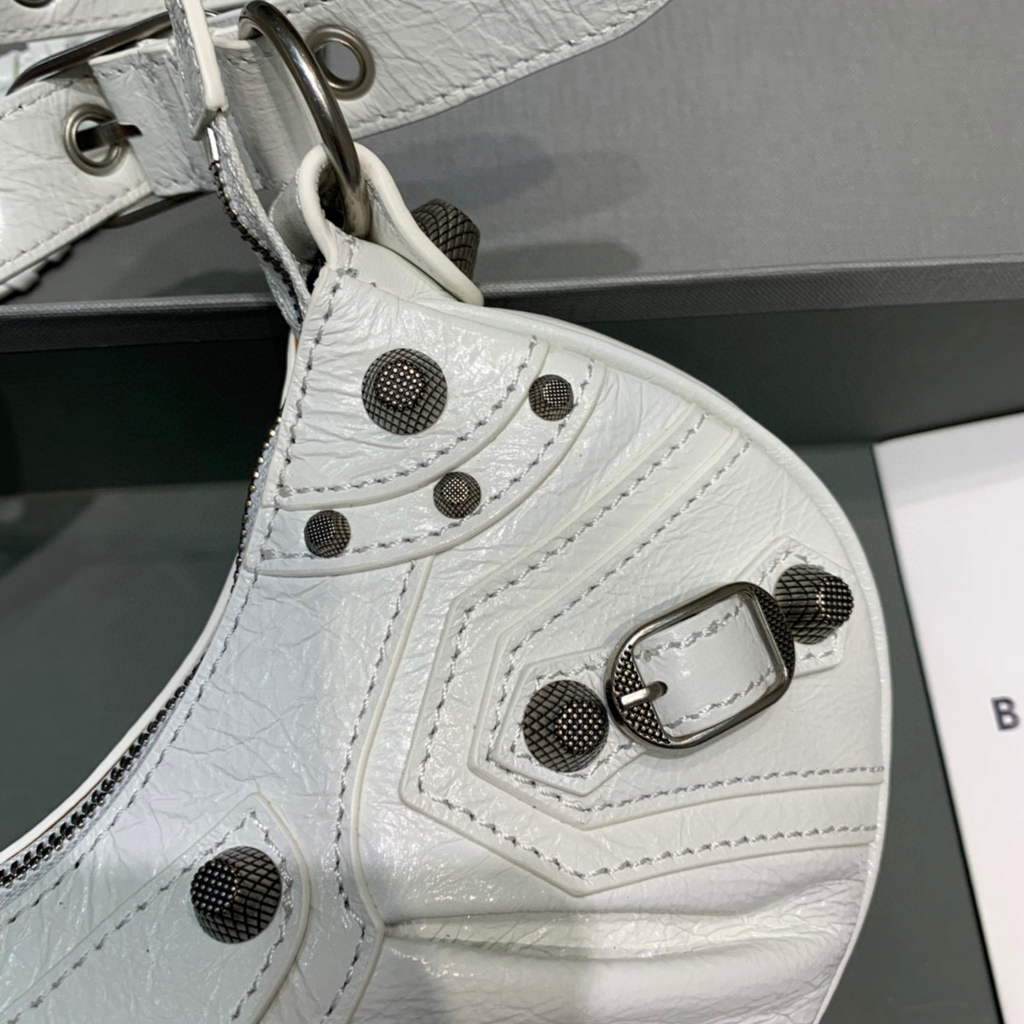 Balenciaga 700940210 Women’s Neo Cagole XS Handbag in White Arena lambskin Balenciaga 700940210 Women’s Neo Cagole Xs Handbag In White Arena Lambskin