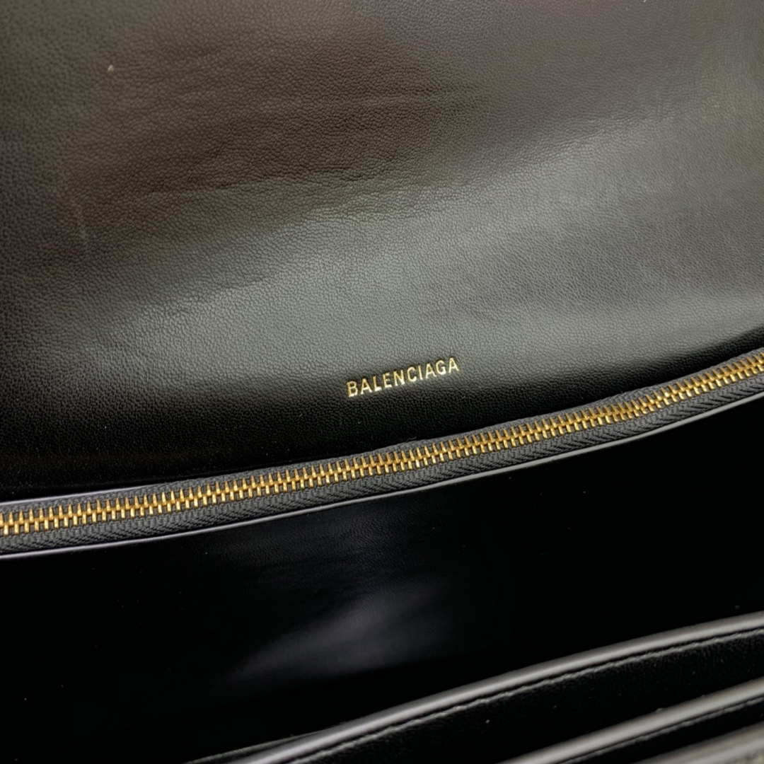 Balenciaga 716332210 Crush Large Chain Bag in Black crushed calfskin aged Gold Balenciaga 716332210 Crush Large Chain Bag In Black Crushed Calfskin Aged Gold