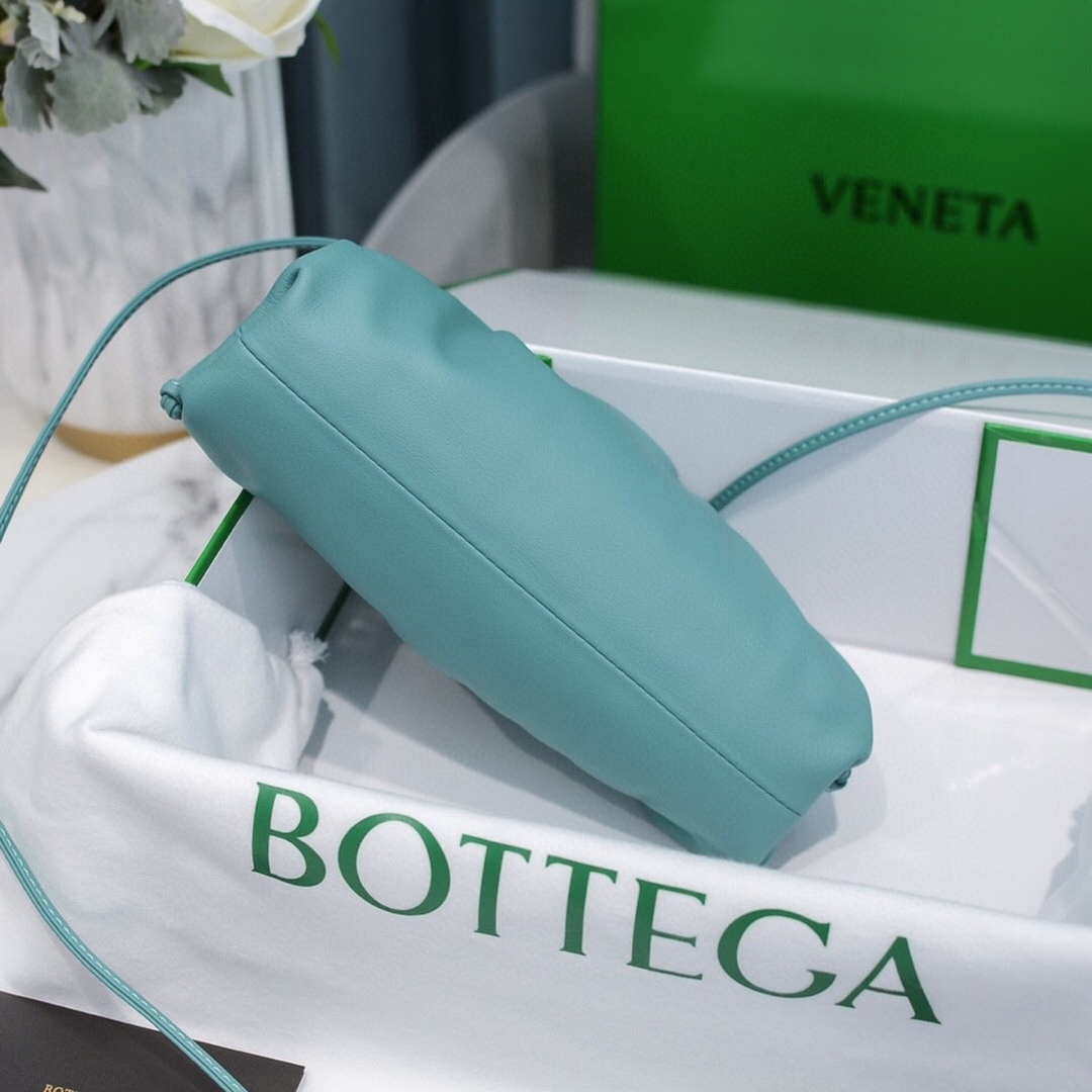 Bottega Veneta 585852 BV Mini Pouch Blue Bag Bottega Veneta 585852 Bv Mini Pouch Blue Bag