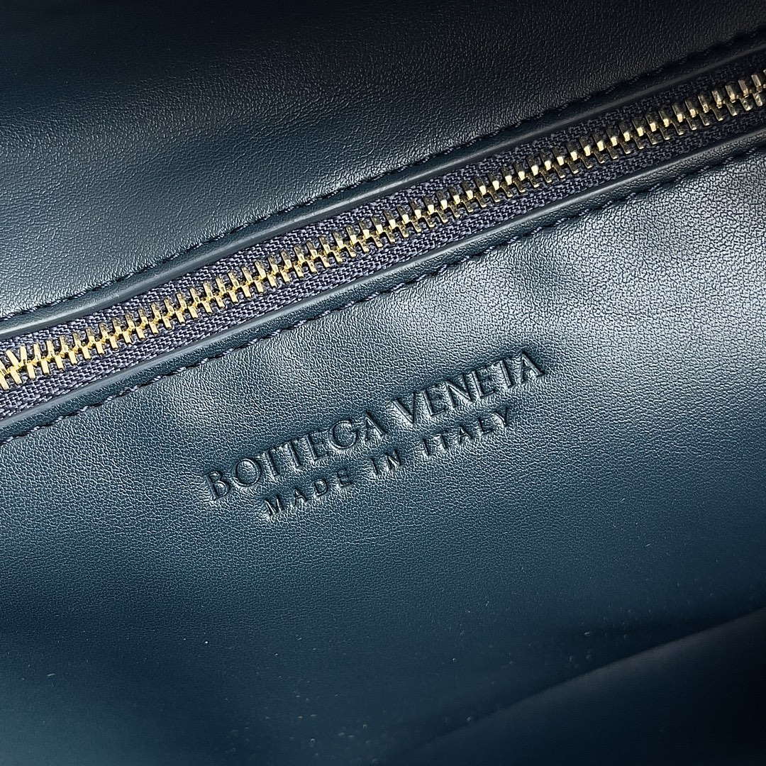 Bottega Veneta BV 600263 Medium Jodie Bag Navy Blue Bottega Veneta Bv 600263 Medium Jodie Bag Navy Blue