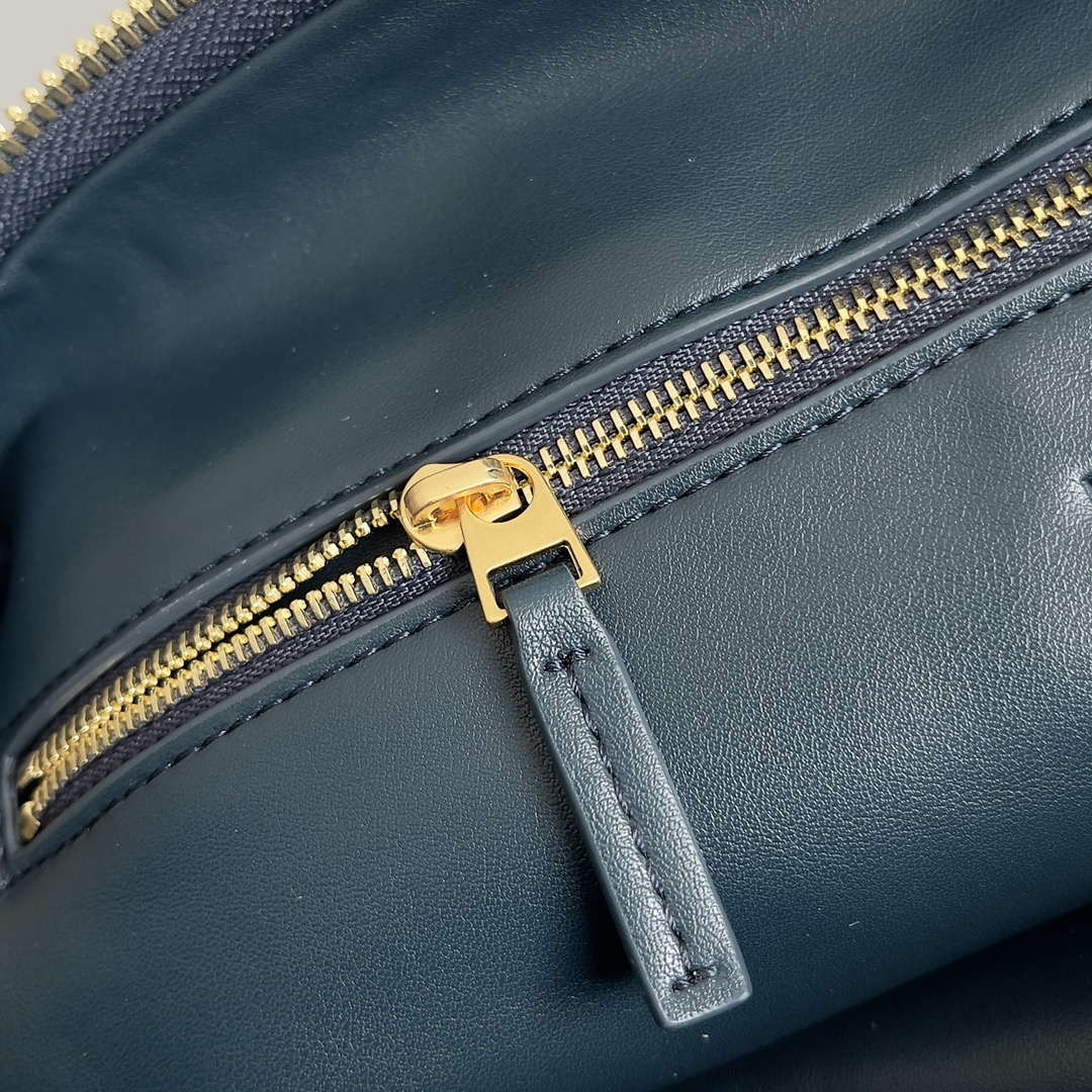 Bottega Veneta BV 600263 Medium Jodie Bag Navy Blue Bottega Veneta Bv 600263 Medium Jodie Bag Navy Blue