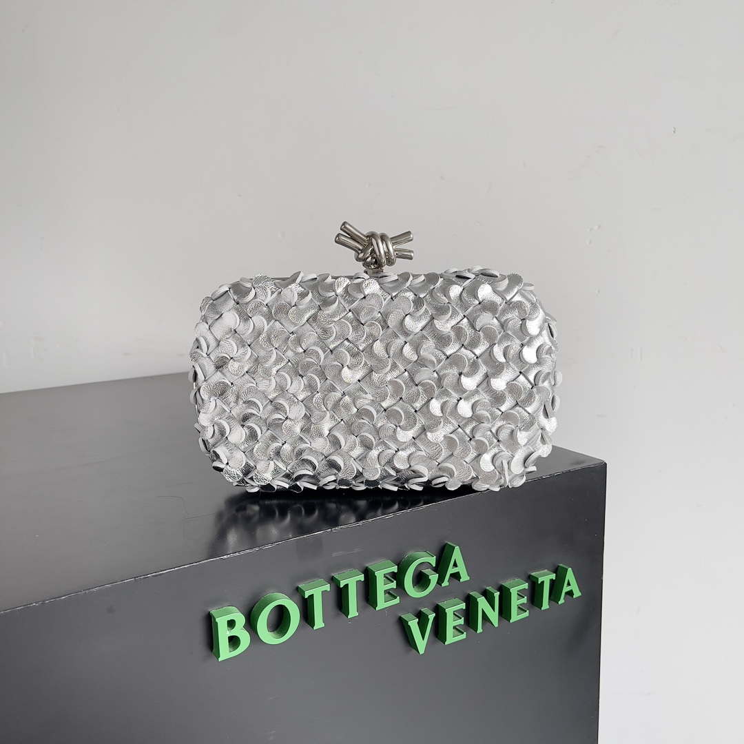 Bottega Veneta BV 717622 Knot BV10105