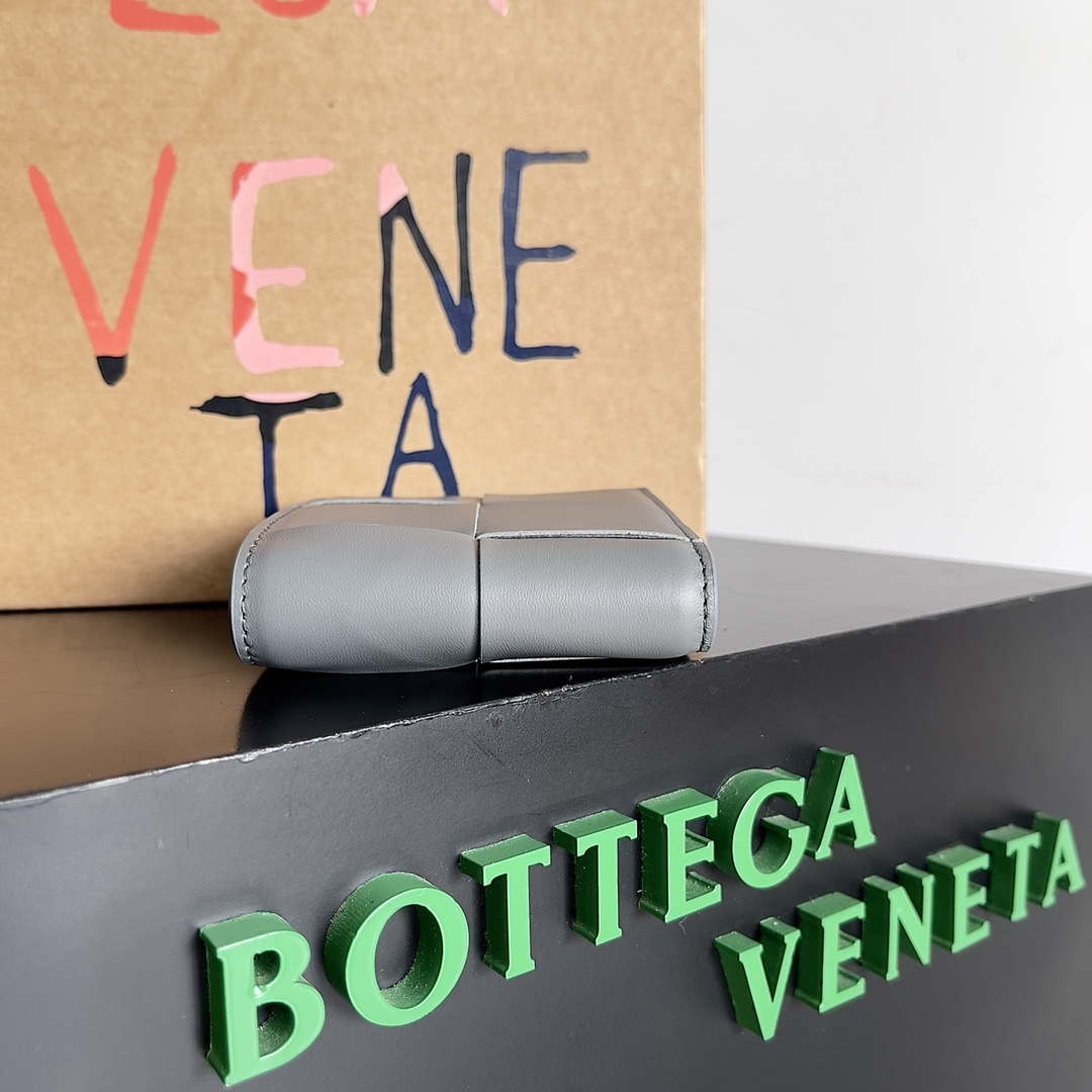 Bottega Veneta BV 740261 Bi-Fold Wallet With Coin Purse BV70080 Bottega Veneta Bv 740261 Bi Fold Wallet With Coin Purse Bv70080