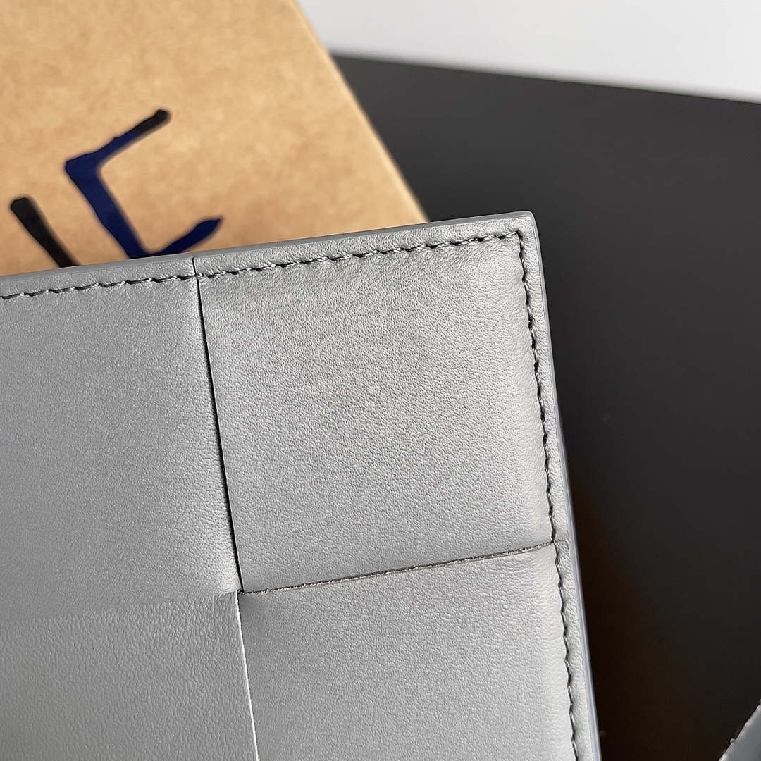 Bottega Veneta BV 740261 Bi-Fold Wallet With Coin Purse BV70080 Bottega Veneta Bv 740261 Bi Fold Wallet With Coin Purse Bv70080