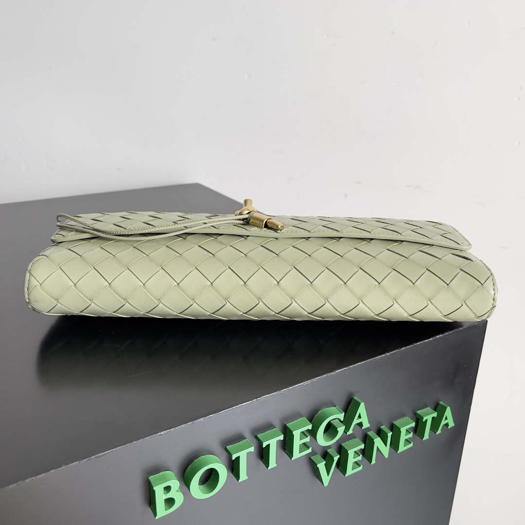 Bottega Veneta BV 741511 Long Clutch Andiamo With Handle Emerald Green Bottega Veneta Bv 741511 Long Clutch Andiamo With Handle Emerald Green