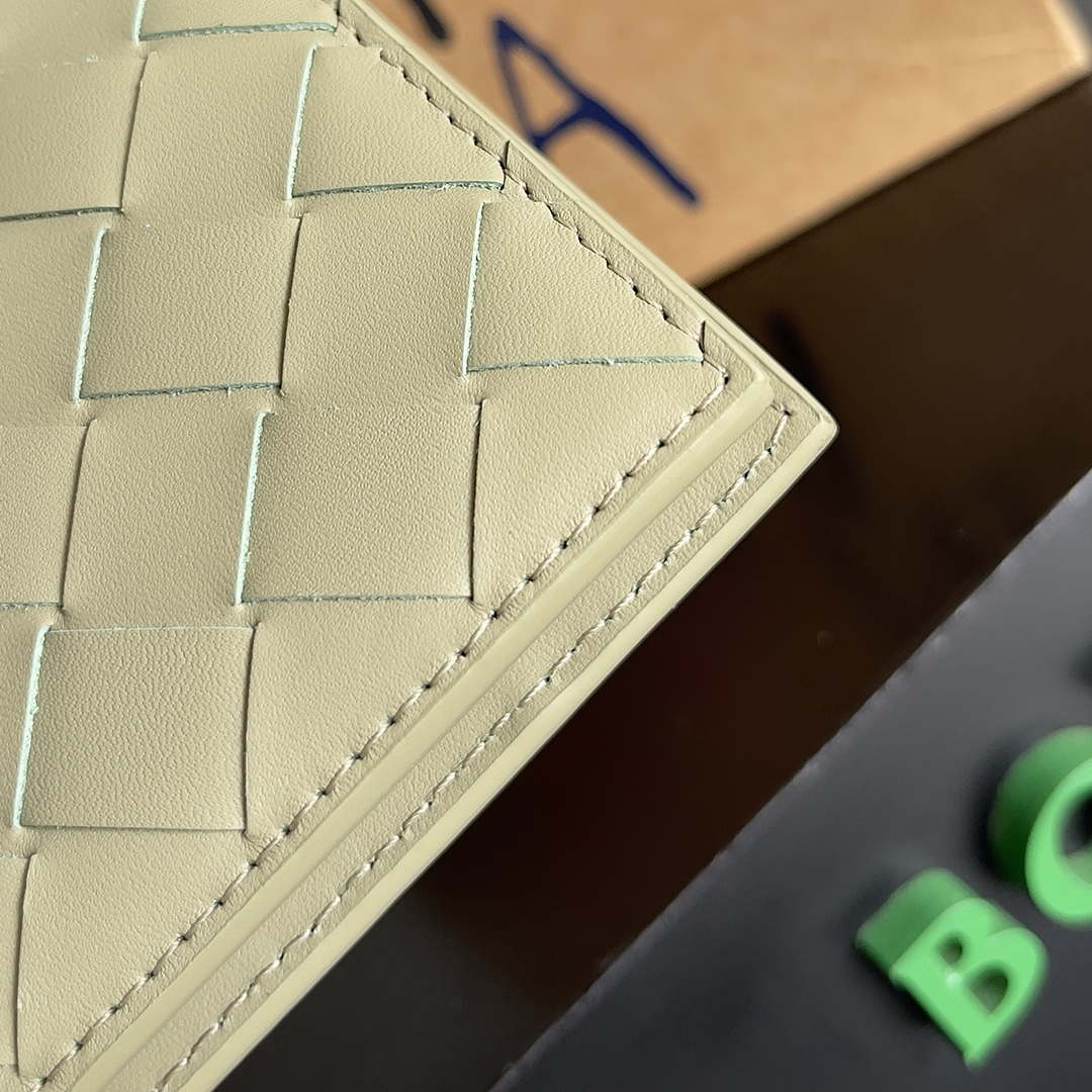Bottega Veneta BV 743211 Intrecciato Bi-Fold Wallet BV70052 Bottega Veneta Bv 743211 Intrecciato Bi Fold Wallet Bv70052