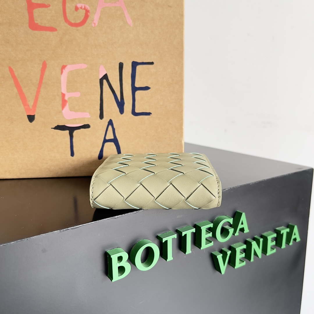 Bottega Veneta BV 743211 Intrecciato Bi-Fold Wallet BV70052 Bottega Veneta Bv 743211 Intrecciato Bi Fold Wallet Bv70052