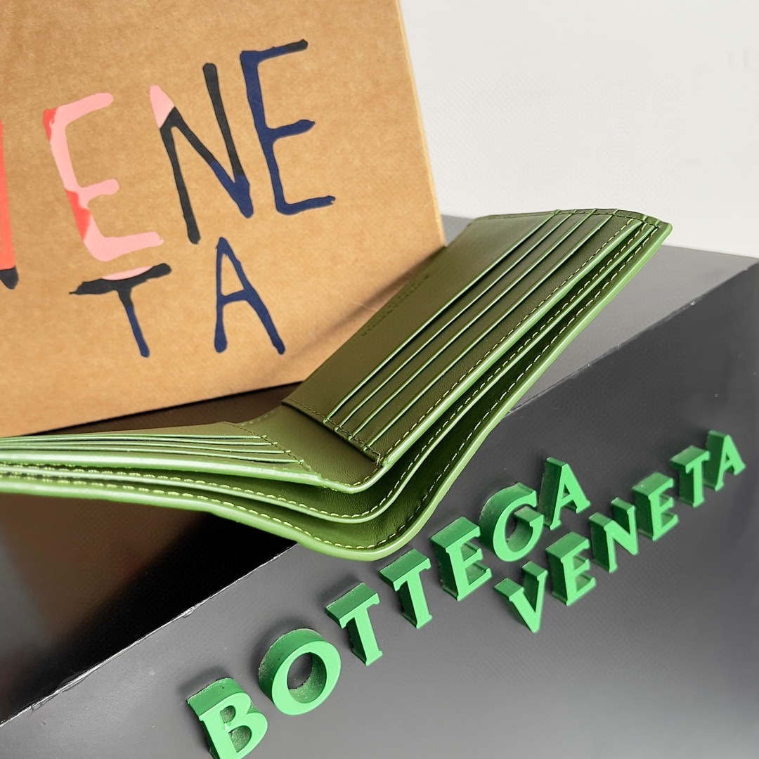 Bottega Veneta BV 743211 Intrecciato Bi-Fold Wallet BV70058 Bottega Veneta Bv 743211 Intrecciato Bi Fold Wallet Bv70058