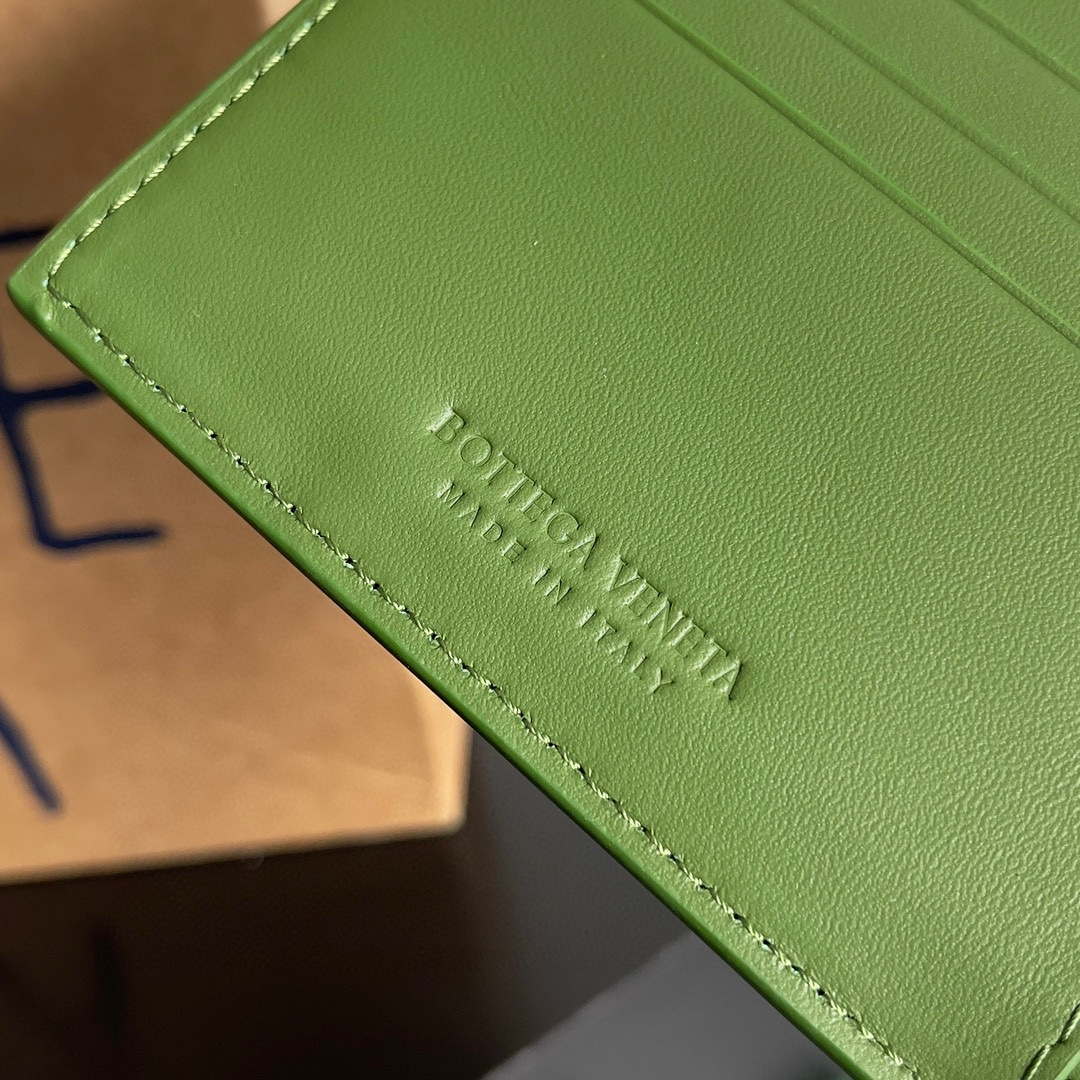 Bottega Veneta BV 743211 Intrecciato Bi-Fold Wallet BV70058 Bottega Veneta Bv 743211 Intrecciato Bi Fold Wallet Bv70058