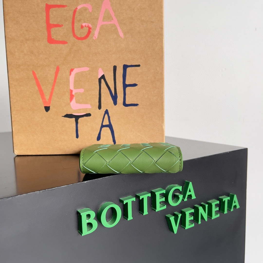 Bottega Veneta BV 743211 Intrecciato Bi-Fold Wallet BV70058 Bottega Veneta Bv 743211 Intrecciato Bi Fold Wallet Bv70058