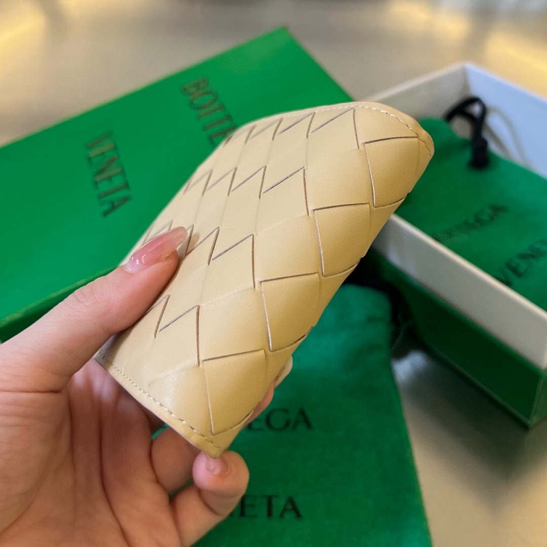 Bottega Veneta BV 743211 Intrecciato Bi-Fold Wallet BV70061 Bottega Veneta Bv 743211 Intrecciato Bi Fold Wallet Bv70061