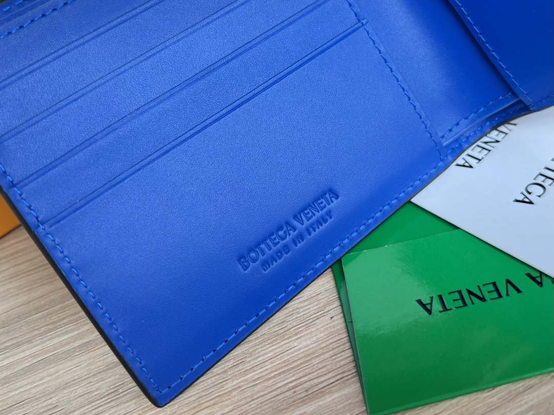 Bottega Veneta BV 743211 Intrecciato Bi-Fold Wallet BV70066 Bottega Veneta Bv 743211 Intrecciato Bi Fold Wallet Bv70066
