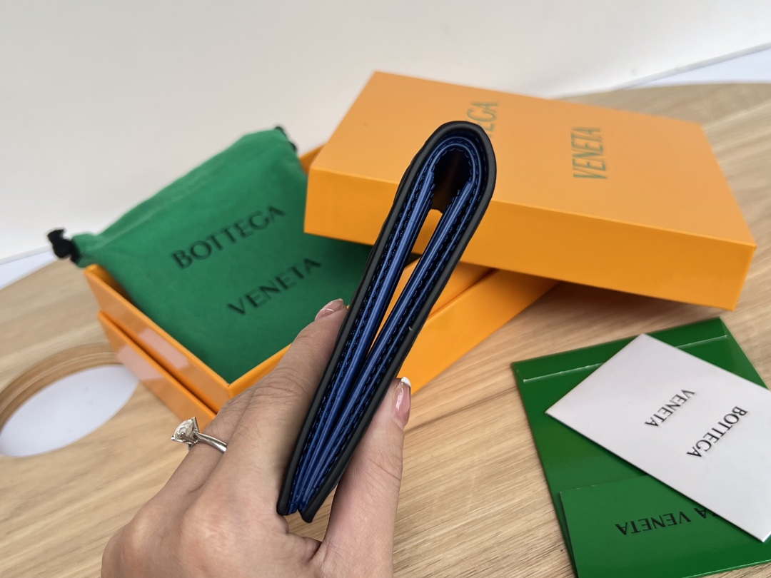 Bottega Veneta BV 743211 Intrecciato Bi-Fold Wallet BV70066 Bottega Veneta Bv 743211 Intrecciato Bi Fold Wallet Bv70066