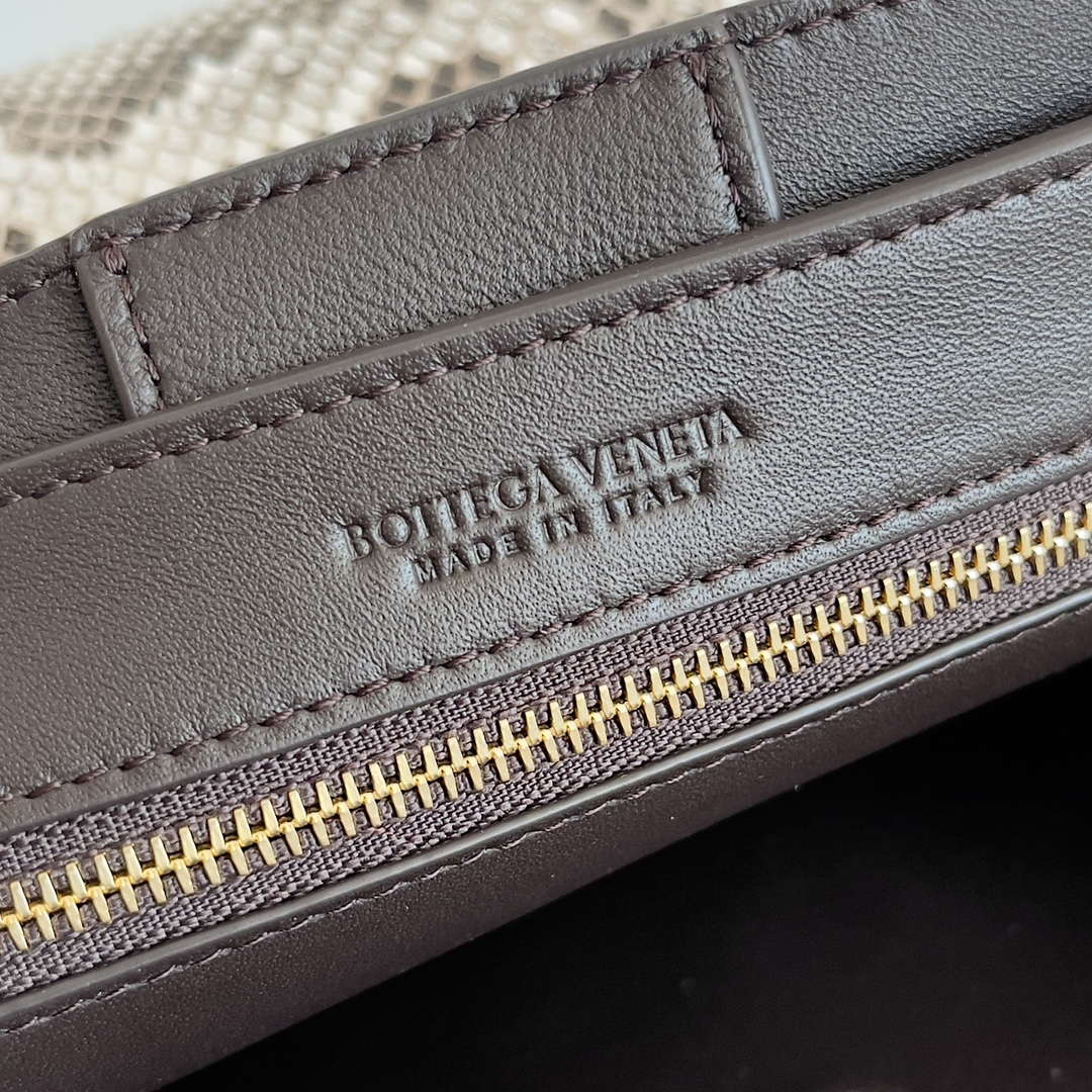 Bottega Veneta BV 743568 Small Andiamo Snakeskin Handbag BV9070