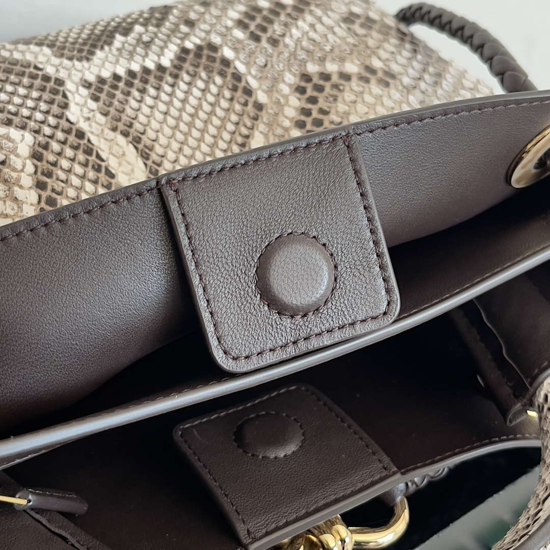 Bottega Veneta BV 743568 Small Andiamo Snakeskin Handbag BV9070