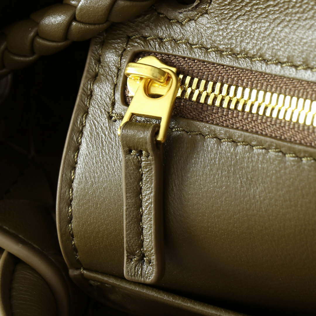 Bottega Veneta BV 743568 Small Andiamo with Suede Bag BV9003 Bottega Veneta Bv 743568 Small Andiamo With Suede Bag Bv9003