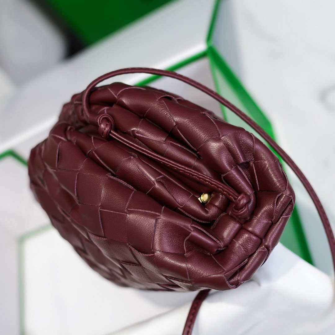 BV 585852 Bottega Veneta Mini Pouch intrecciato leather clutch with strap Wine Red