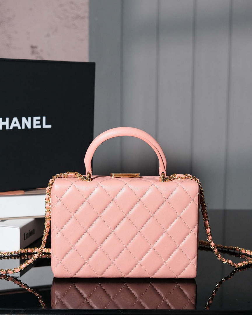 Chanel 25A Autumn and Winter New Vanity Box Lambskin Bag Pink Chanel 25A Autumn And Winter New Vanity Box Lambskin Bag Pink