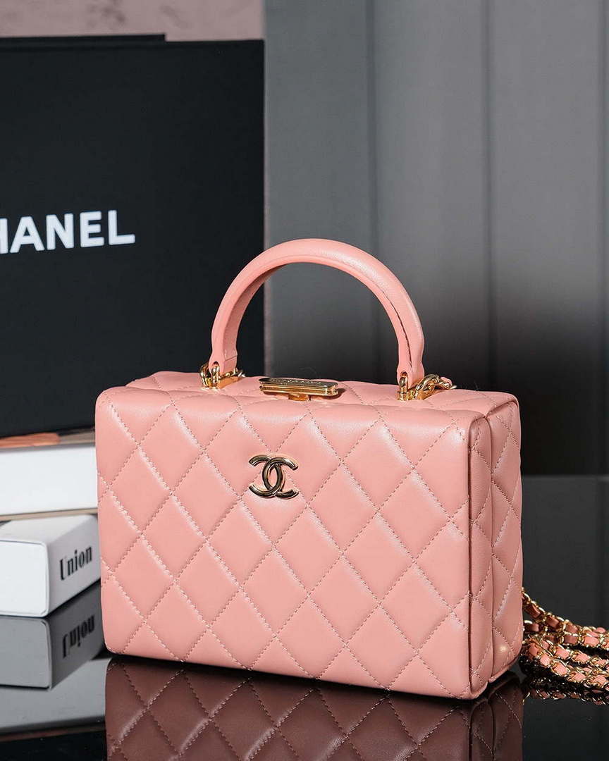 Chanel 25A Autumn and Winter New Vanity Box Lambskin Bag Pink Chanel 25A Autumn And Winter New Vanity Box Lambskin Bag Pink
