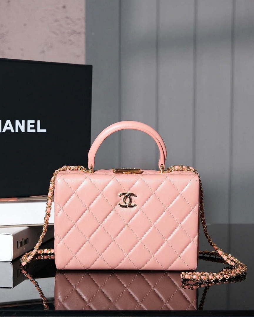 Chanel 25A Autumn and Winter New Vanity Box Lambskin Bag Pink Chanel 25A Autumn And Winter New Vanity Box Lambskin Bag Pink