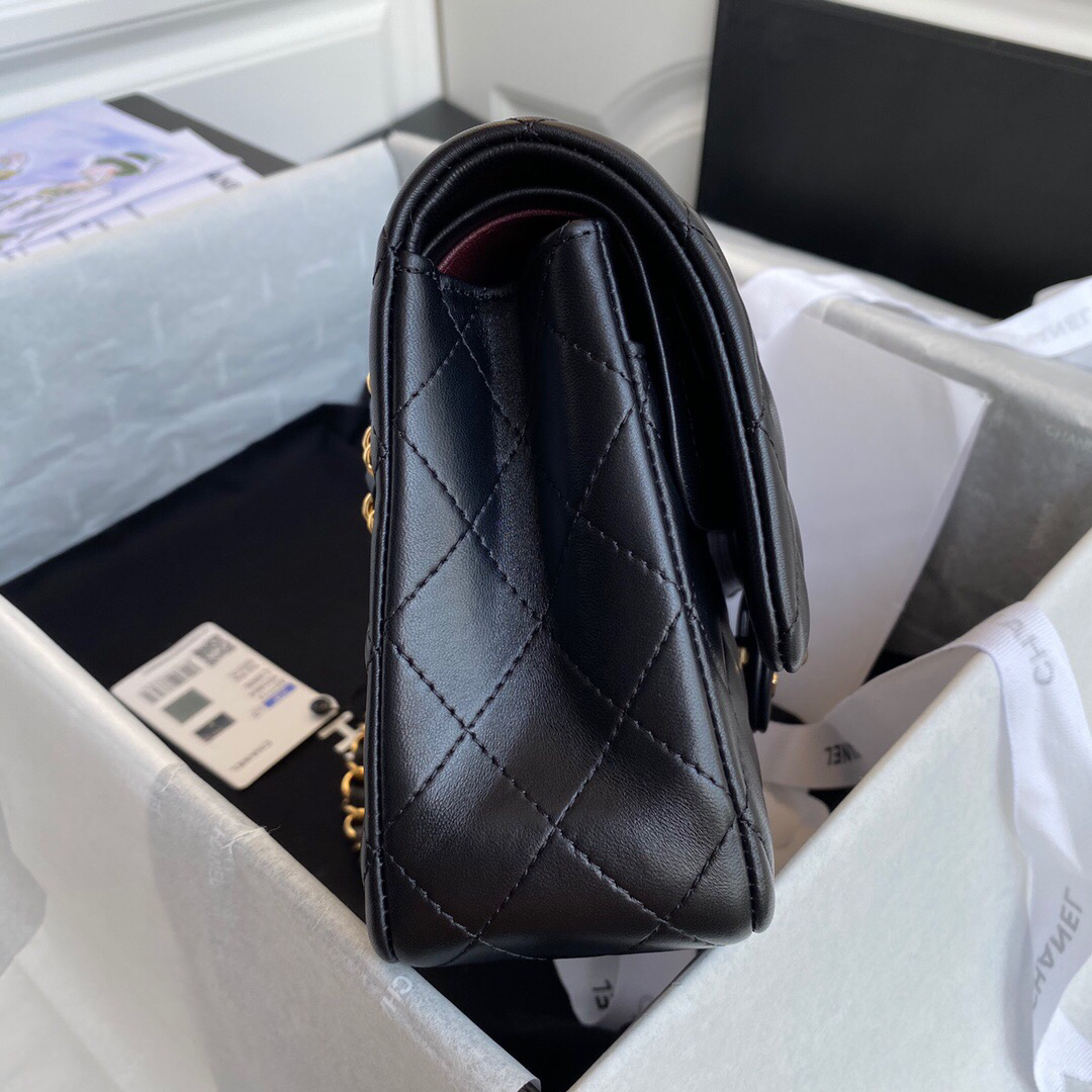Chanel A01112 CF Quilted Classic Flap Bag in Grainy Lambskin Black