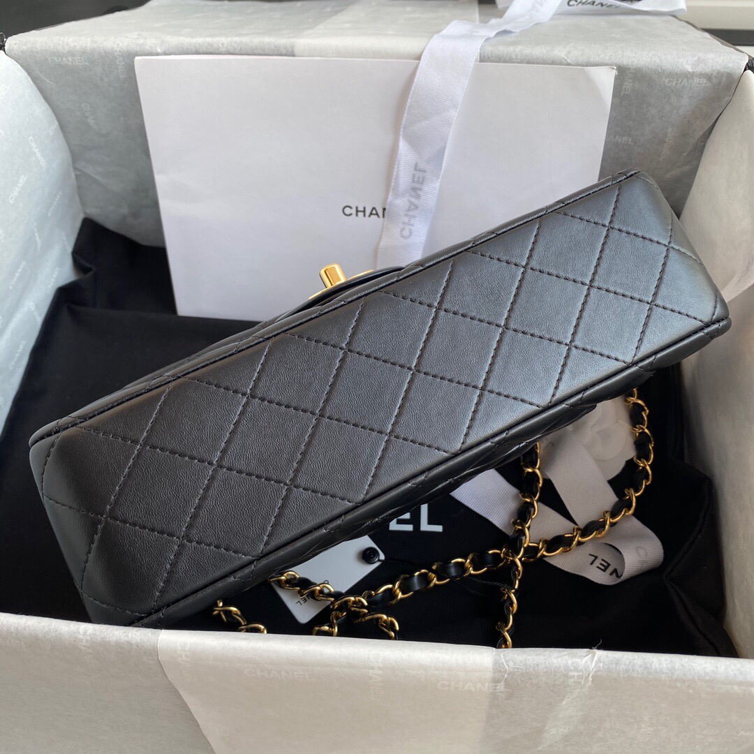 Chanel A01112 CF Quilted Classic Flap Bag in Grainy Lambskin Black
