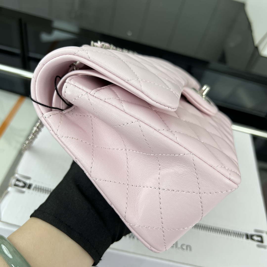 Chanel A01117 Flap Handbag Classic Bag Light Pink Lambskin