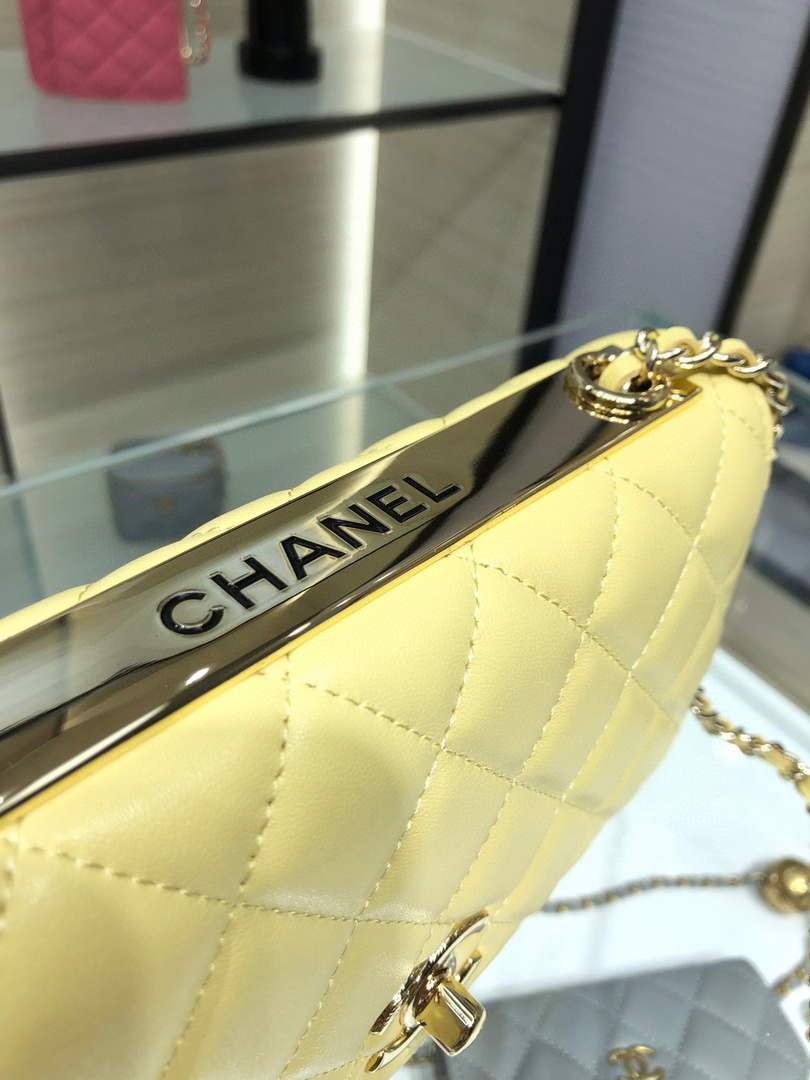 Chanel A84456 Chevron Trendy CC Wallet On Chain WOC Bag Lambskin Yelow Chanel A84456 Chevron Trendy Cc Wallet On Chain Woc Bag Lambskin Yelow