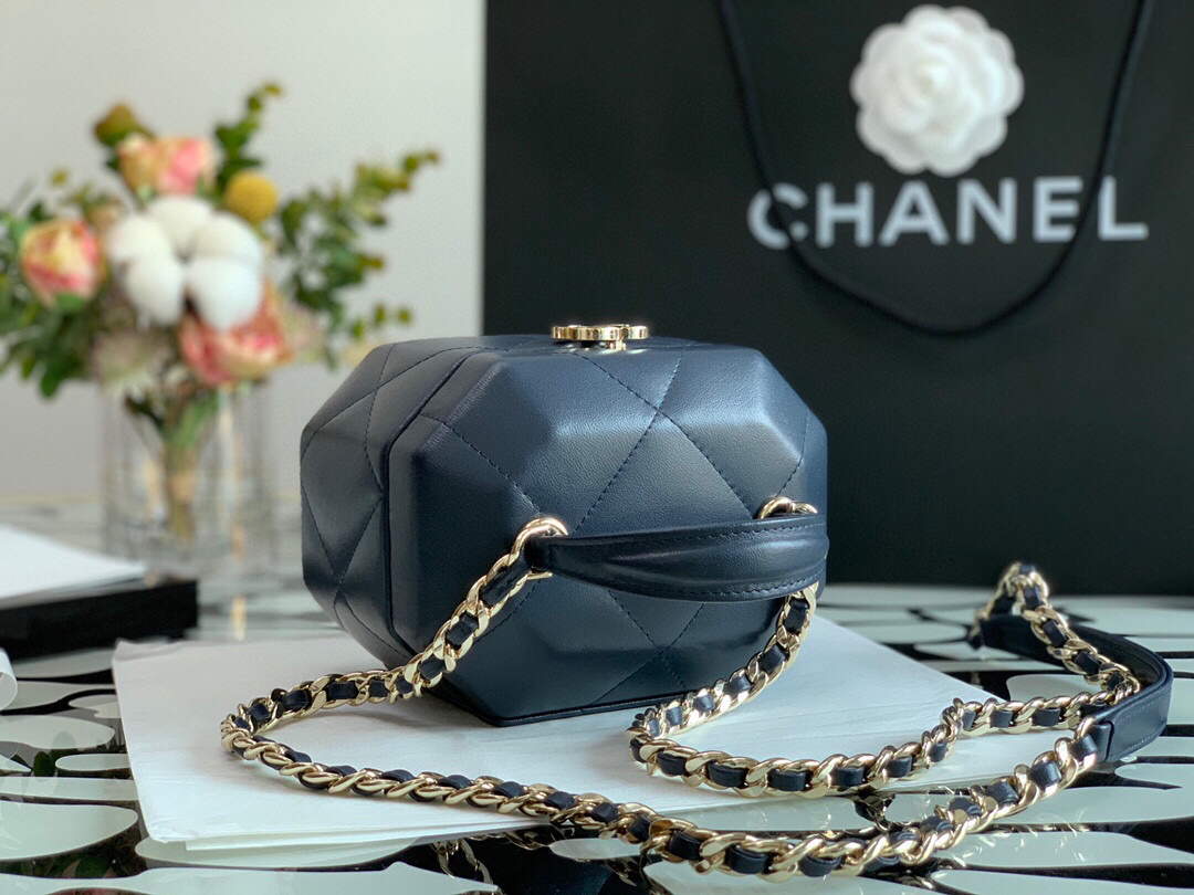 Chanel A99077 Vanity With Chain Lambskin Gold Tone Navy Blue Chanel A99077 Vanity With Chain Lambskin Gold Tone Navy Blue