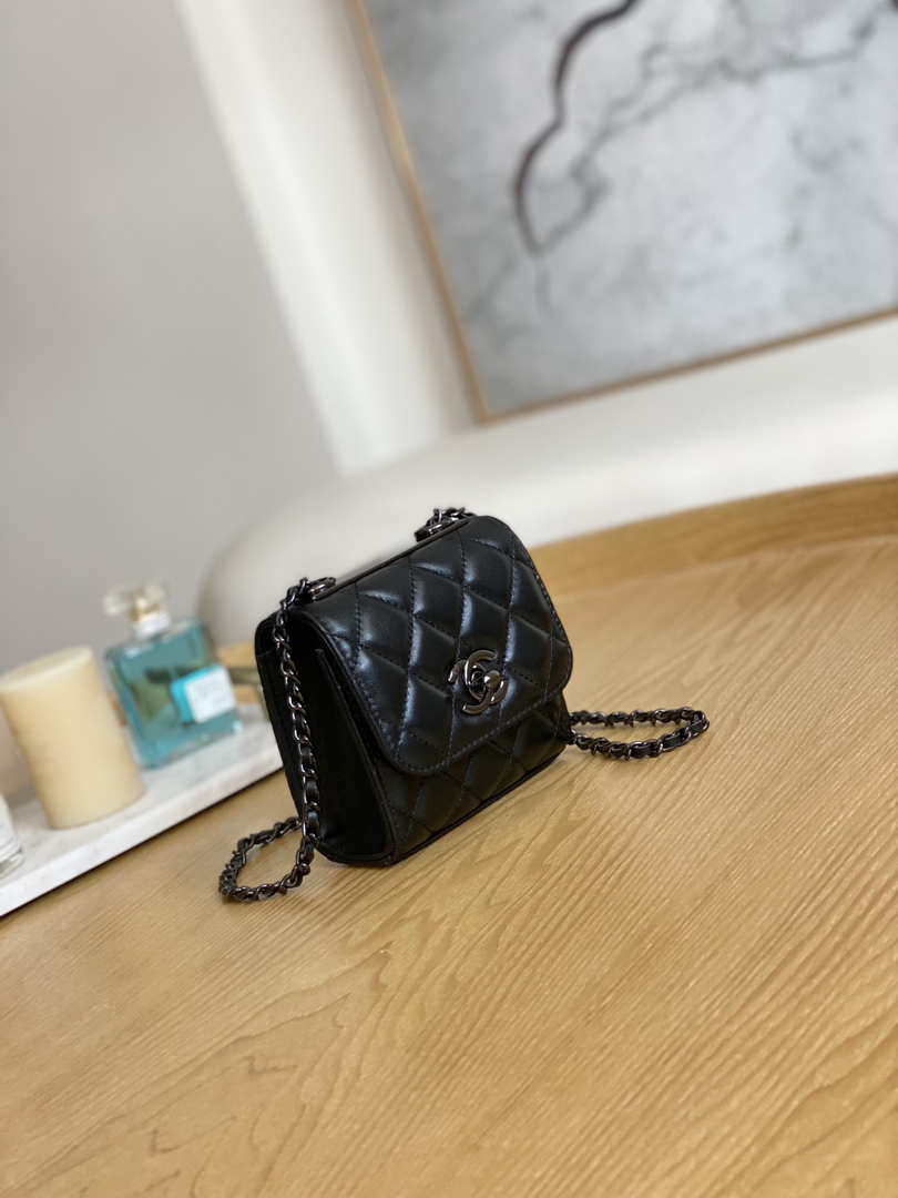 Chanel AP3020 Clutch with chain lambskin Black tone metal Black Chanel Ap3020 Clutch With Chain Lambskin Black Tone Metal Black