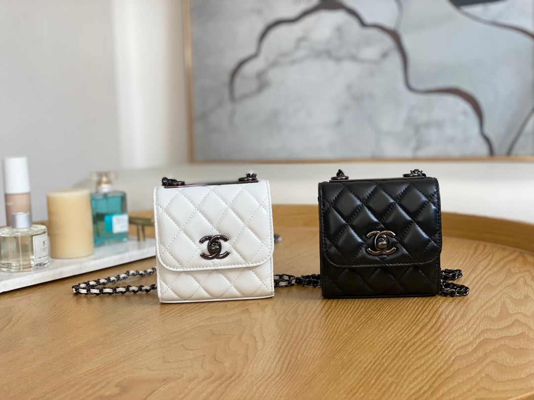 Chanel AP3020 Clutch with chain lambskin Black tone metal Black Chanel Ap3020 Clutch With Chain Lambskin Black Tone Metal Black