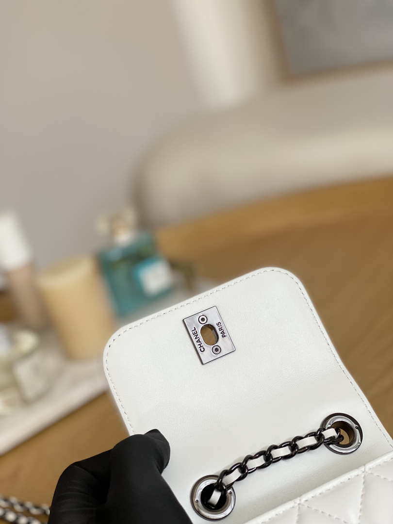 Chanel AP3020 Clutch with chain lambskin Black tone metal White
