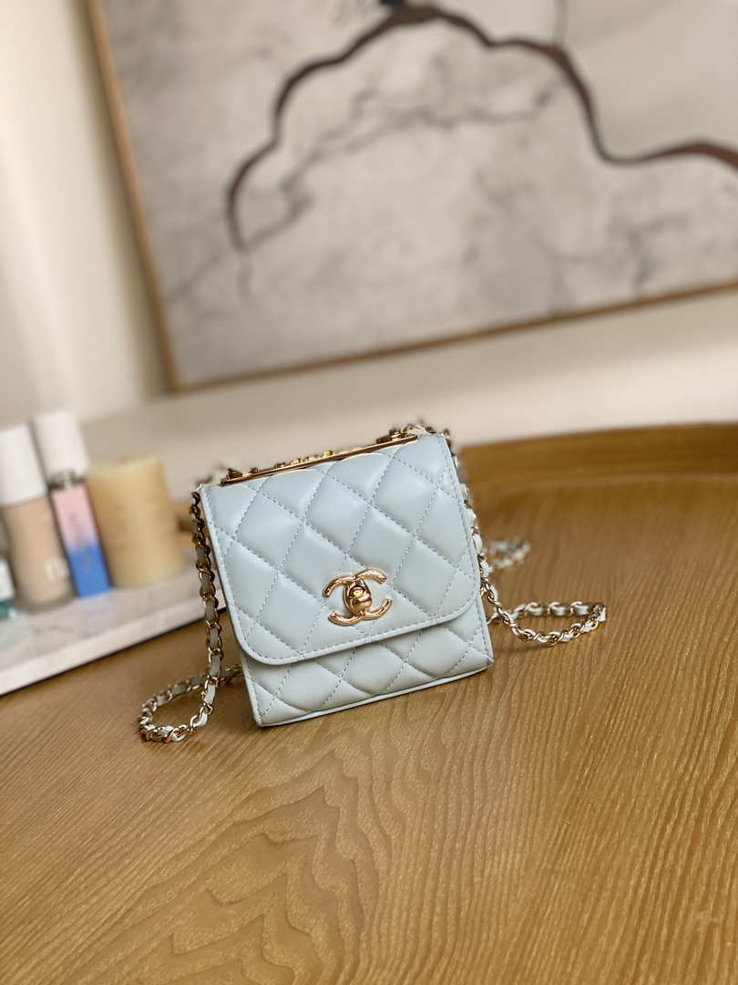 Chanel AP3020 Clutch with chain lambskin gold tone metal Light Blue Chanel Ap3020 Clutch With Chain Lambskin Gold Tone Metal Light Blue