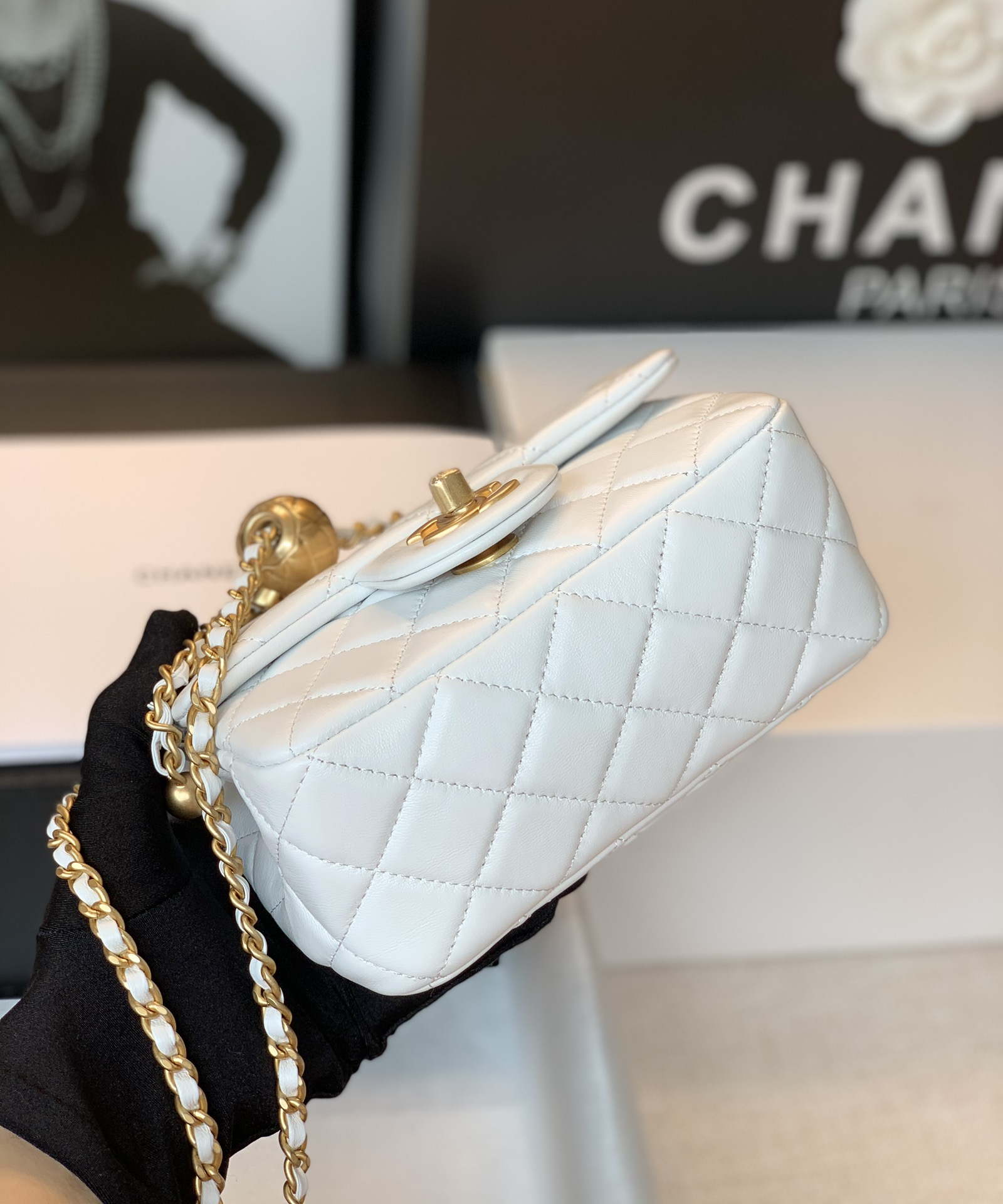 Chanel As1786 Flap Bag NA106 Shoulder Handbag B02916 Lambskin White Chanel As1786 Flap Bag Na106 Shoulder Handbag B02916 Lambskin White