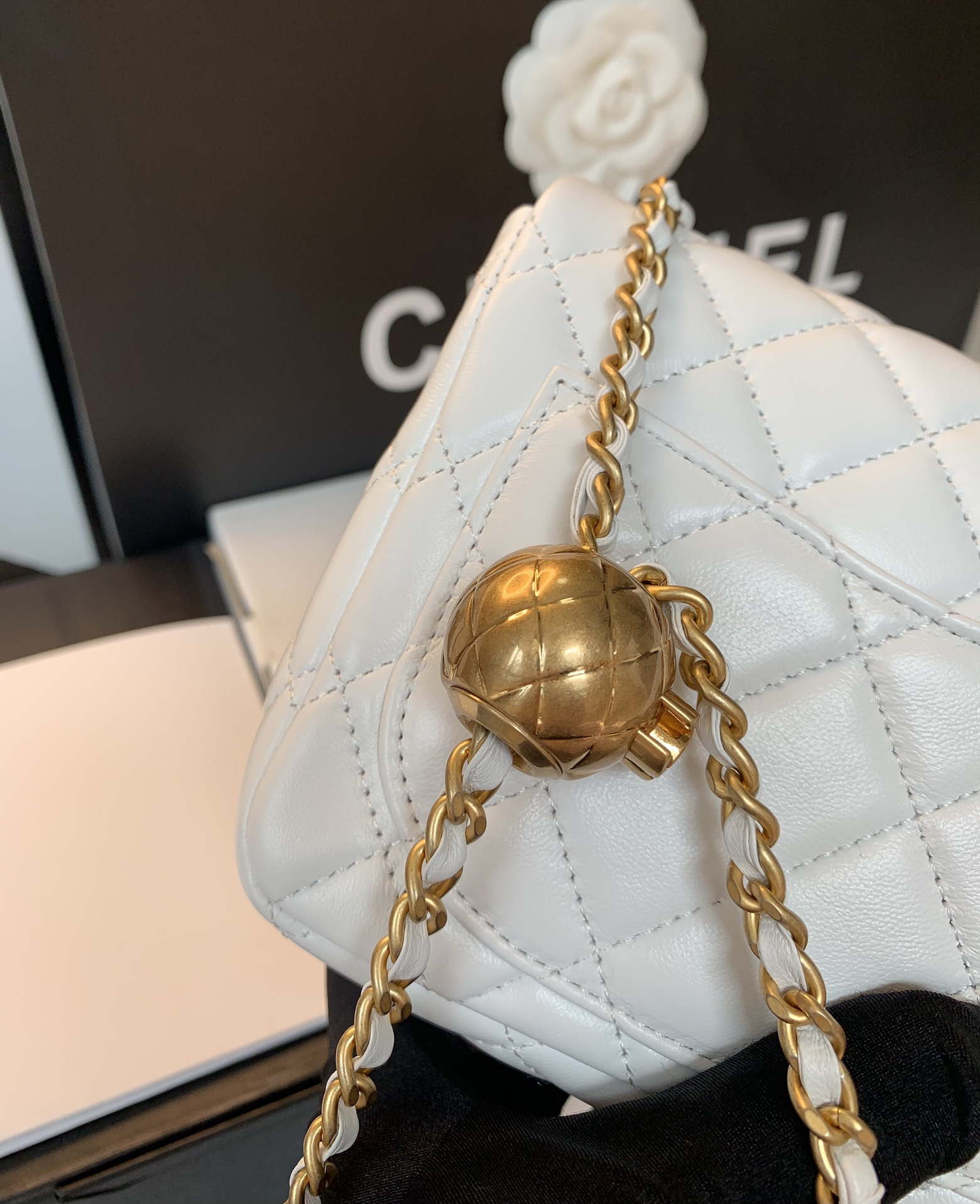 Chanel As1786 Flap Bag NA106 Shoulder Handbag B02916 Lambskin White Chanel As1786 Flap Bag Na106 Shoulder Handbag B02916 Lambskin White